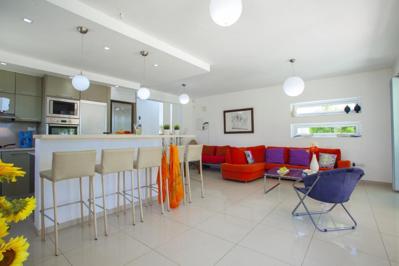 Ayia Thekla Seafront Villa Lavender アヤナパ エクステリア 写真